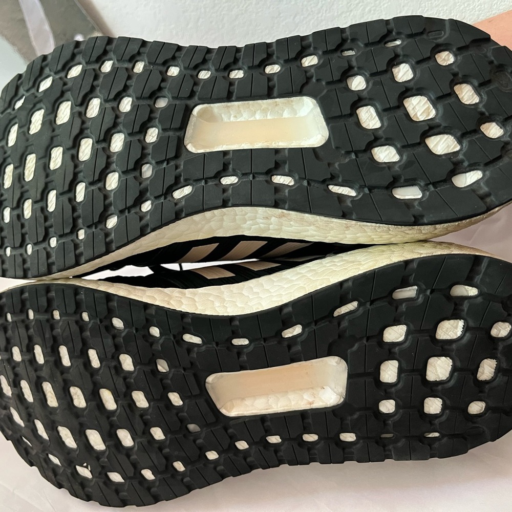 Adidas UltraBoost - Picture 7 of 9